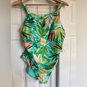 NWT Tropical Leaf Print Women’s Swimsuit Size XXL
